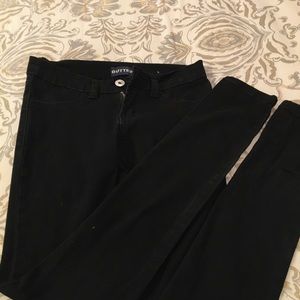 Black skinny jeans . BUTTER. Size 000. Juniors